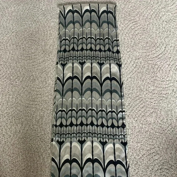 Retro print scarf - Picture 2 of 3